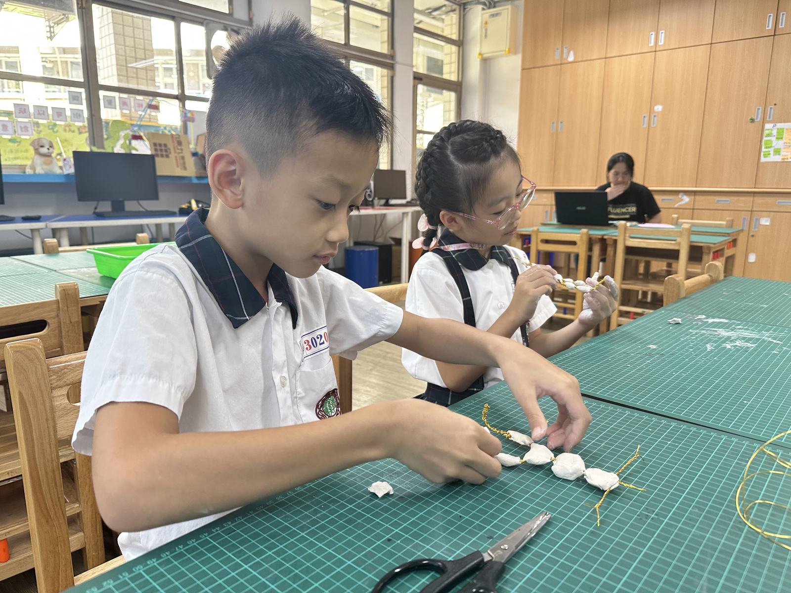 三年級學生進行媒材應用創作活動