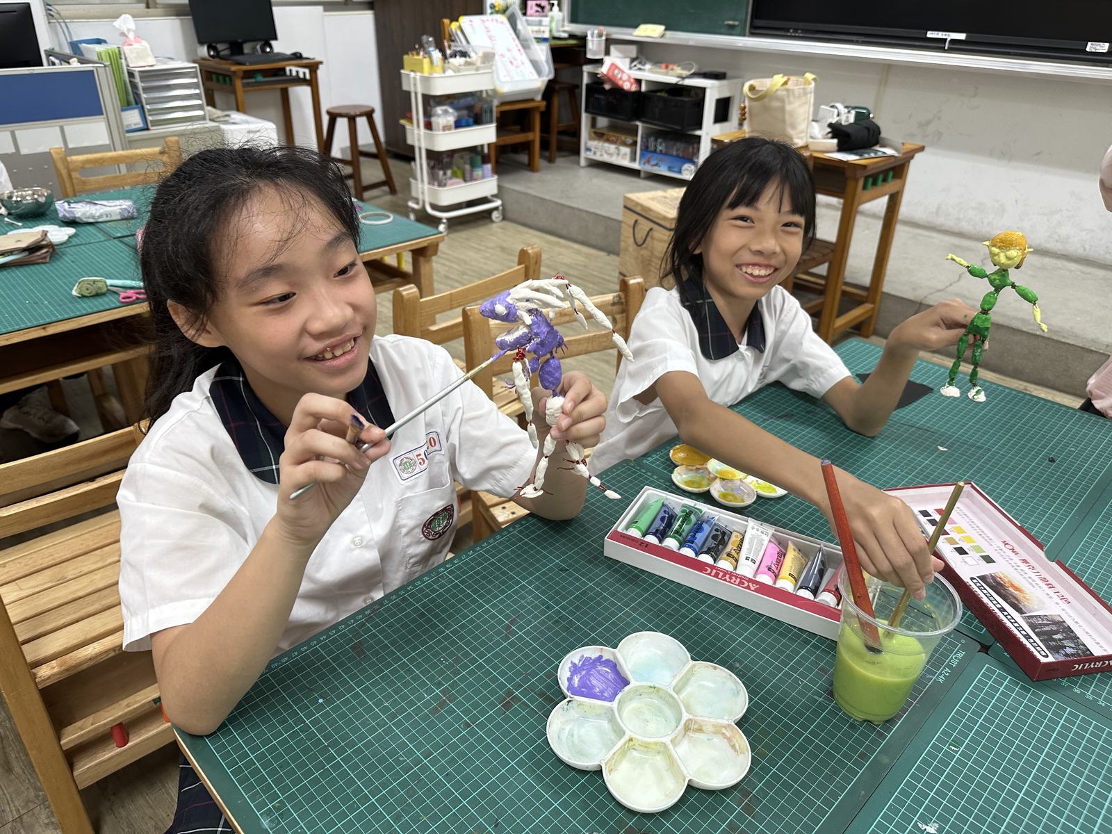 高年級學生彩繪人偶作品